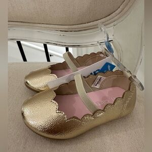 🦢 Baby 9~12 Mth Scallops Edge Fancy Gold Formal Baby Shoes NWT
